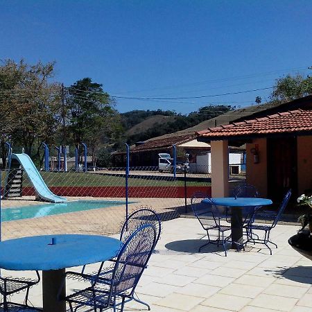 Pousada E Pesqueiro Trem Do Peixe Monte Alegre do Sul Ngoại thất bức ảnh