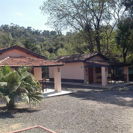 Pousada E Pesqueiro Trem Do Peixe Monte Alegre do Sul Ngoại thất bức ảnh