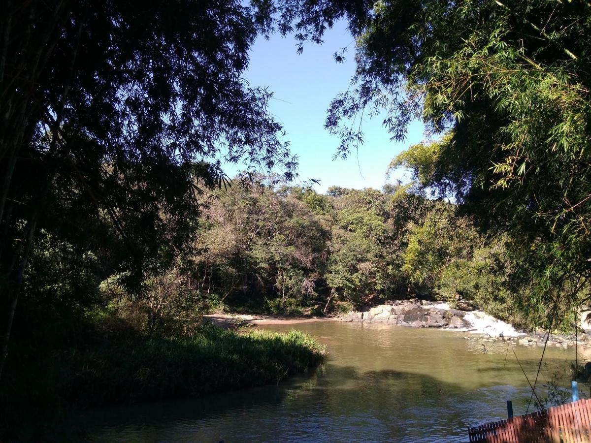 Pousada E Pesqueiro Trem Do Peixe Monte Alegre do Sul Ngoại thất bức ảnh