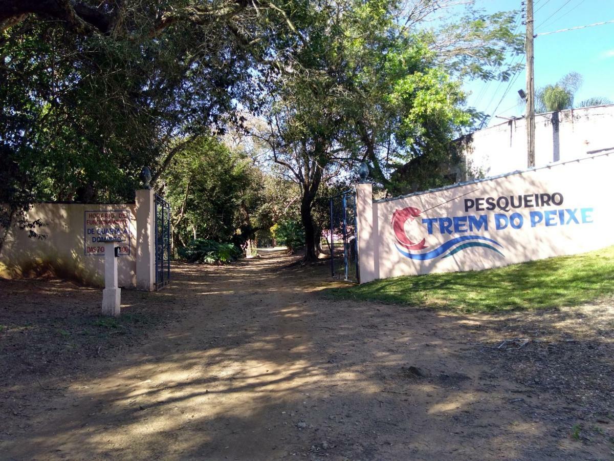 Pousada E Pesqueiro Trem Do Peixe Monte Alegre do Sul Ngoại thất bức ảnh